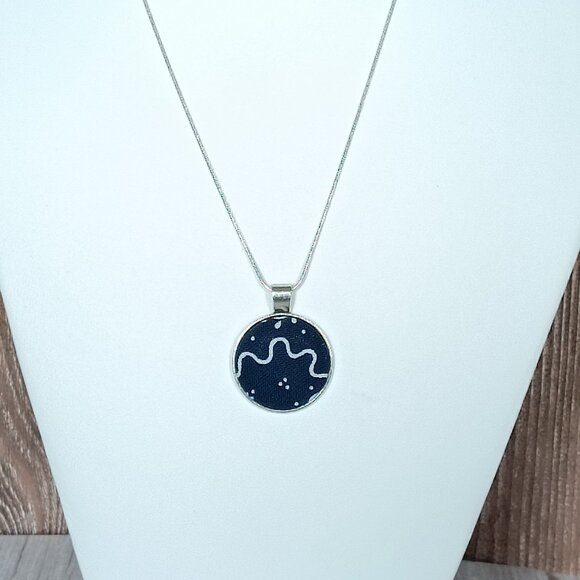 "Vlnka" UNESCO Heritage "Modrotlač" Blueprint Necklace - Artisan Crafted - Picture 2 of 6